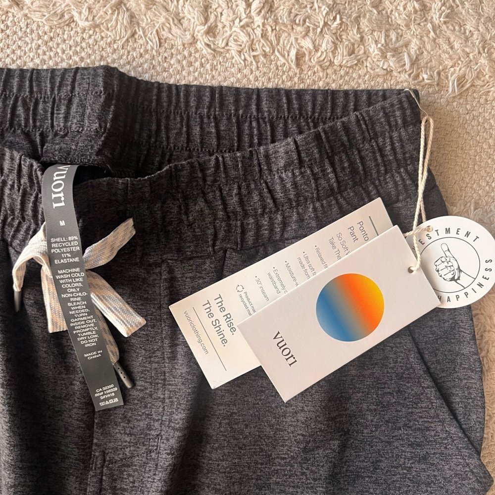 Vuori Sweatpants Women’s size Medium NWT Gray